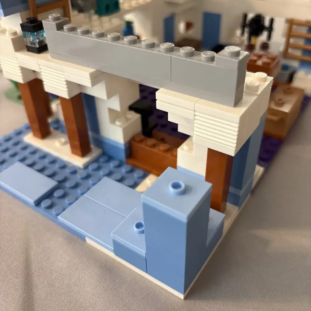 LEGO Minecraft The Ice Castle Set 21186, 499 Pieces, Complete w/ Minifigures